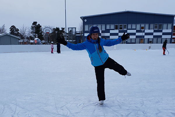 Linda åker skridskor