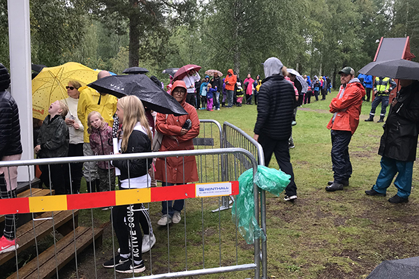 Kön till autograferna vid Kraftskivan.