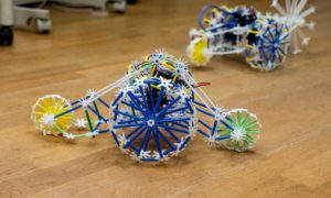 En modell av månbilen som ska utvinna Helium-3
