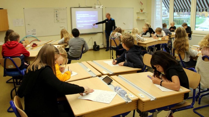 En skolklass har undervisning