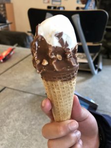 En Tiptop-glass som någon har börjat äta på. 