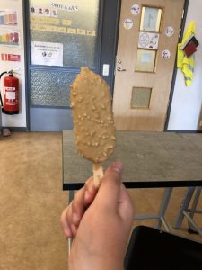 En Magnum Double Gold Caramel Billionaire-glass. 